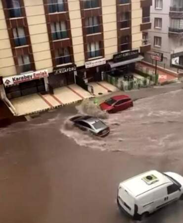 Ankara’da Sağanak Sele Neden Oldu