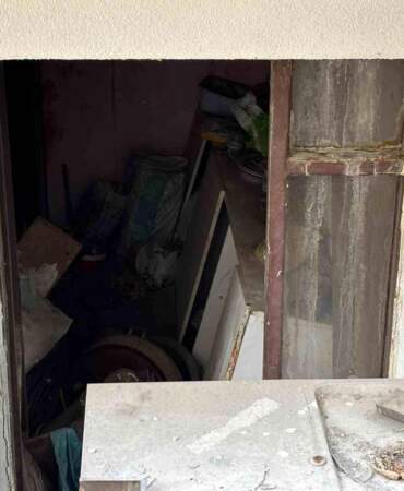 Ankara’da yaşlı çifte ait evden kamyon dolusu çöp çıkartıldı