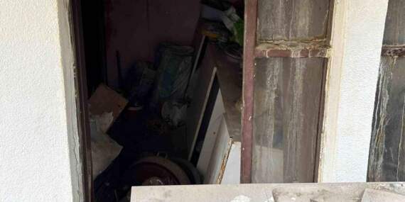 Ankara’da yaşlı çifte ait evden kamyon dolusu çöp çıkartıldı