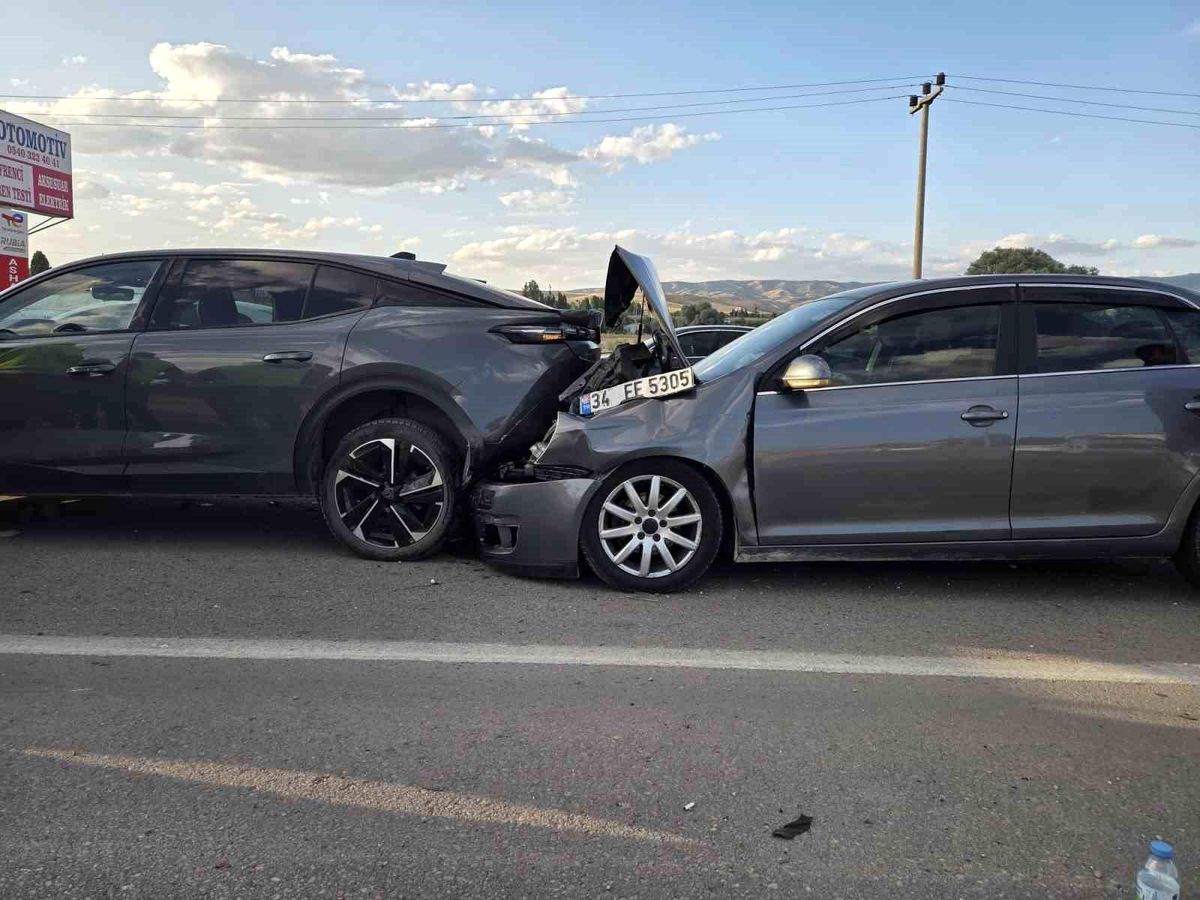 Elmadağ’da Zincirleme Kaza: 5 Yaralı