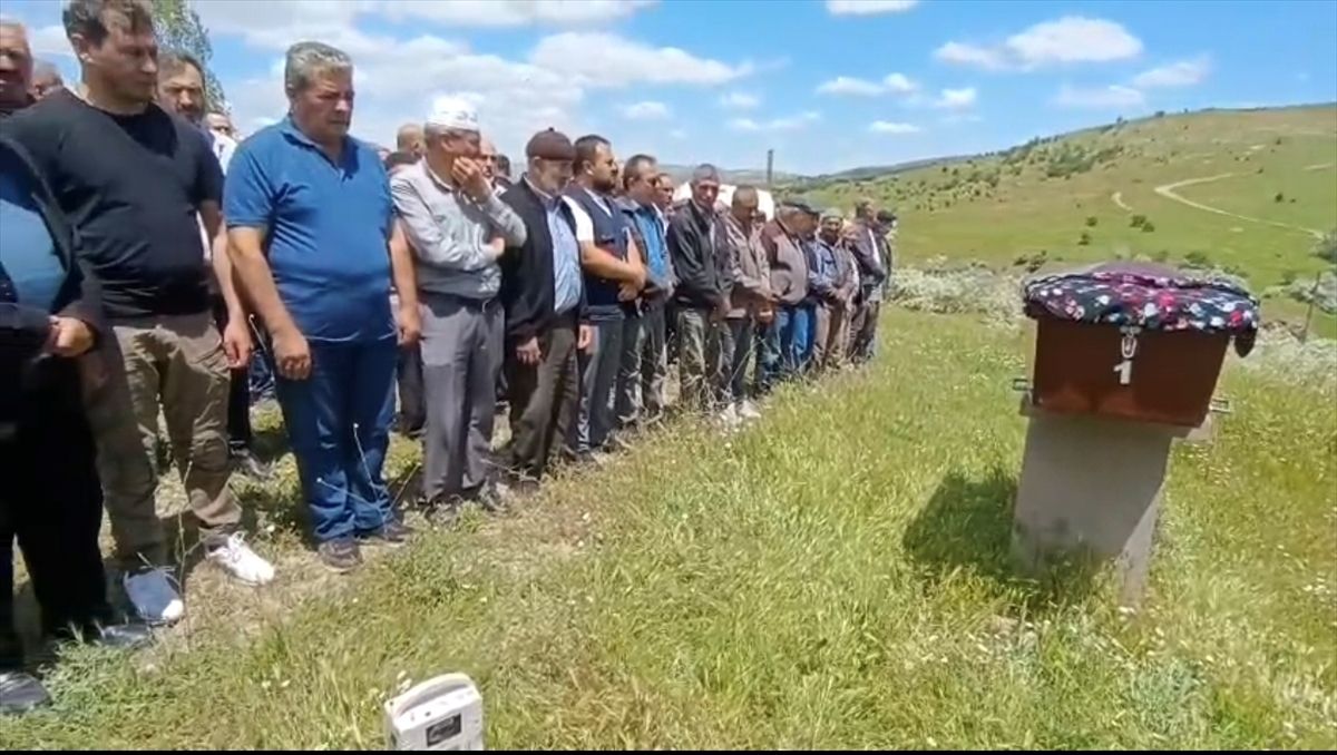 Akyurt’ta Eşini Bıçaklayan Koca Aranıyor