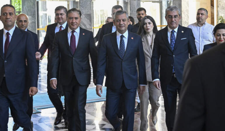 Ankara’da Tarihi Cuma: 90 Vekil İmzayı Attı, Özgür Özel’in ‘Yeni Parti’si Yarın Resmen Kuruluyor mu?