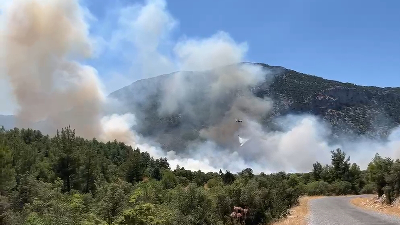 Antalya’da Korkutan Yangın! 9 Helikopter ve 3 Uçak Havalandı