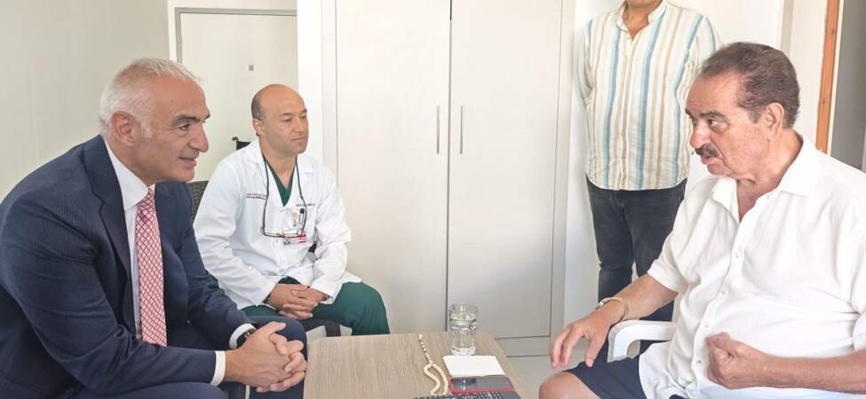 Bakan Ersoy’dan İbrahim Tatlıses’e geçmiş olsun ziyareti