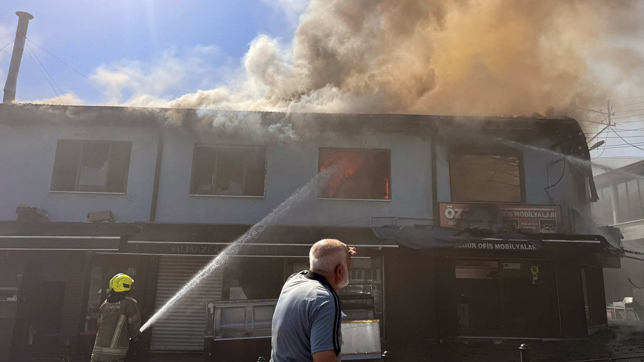 Bursa’daki Mağaza Yangını Söndürüldü: 6 İş Yerinde Büyük Hasar Var