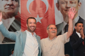 Ceyhan’da CHP’den Toplu İstifa: Belediye Başkanı Dahil Çok Sayıda Kişi YENİ Parti’ye Katıldı