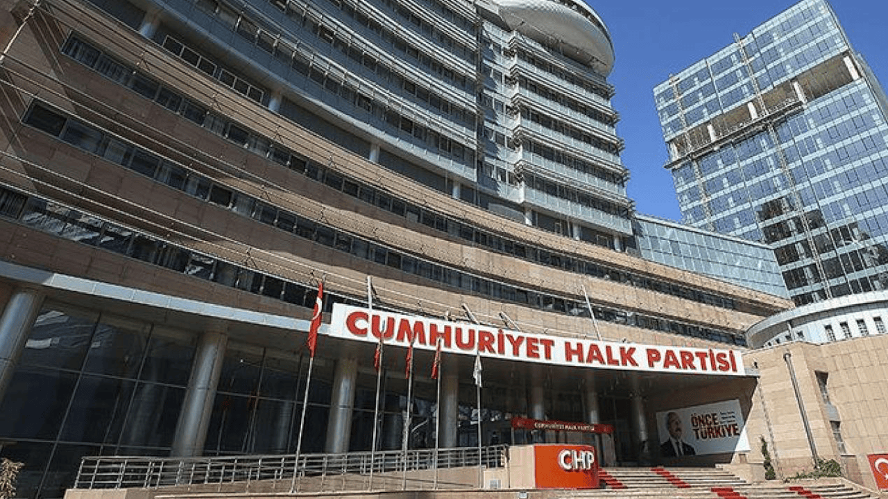 CHP’de YENİ Parti Atağı! İstanbul’da 33, Ankara’da 12 İlçe Başkanı Görevden Alındı