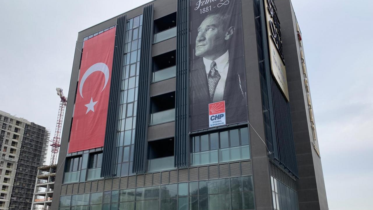 CHP’de Yeni Parti Depremi: İstanbul’da 7 İlçe Başkanı Görevden Alındı