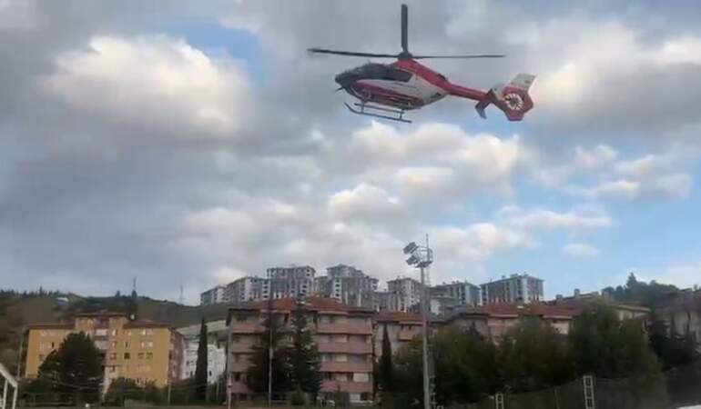 Çorum’da kapıya sıkışan çocuğun parmağı koptu; ambulans helikopterle Ankara’ya sevk edildi