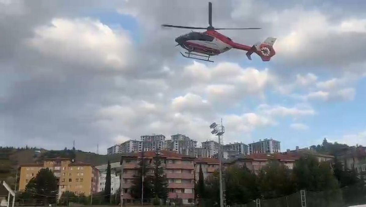 Çorum’da kapıya sıkışan çocuğun parmağı koptu; ambulans helikopterle Ankara’ya sevk edildi