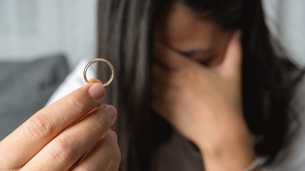 Dikkat, Boşanma Sebebi Sayıldı! Eşine Sürekli Bu Cümleyi Kuranlar Tazminat Ödeyecek