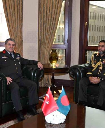 Bayraktaroğlu ve Waker-Uz-Zaman Görüşmesi