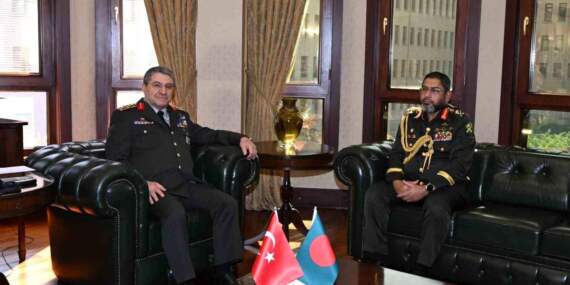 Bayraktaroğlu ve Waker-Uz-Zaman Görüşmesi