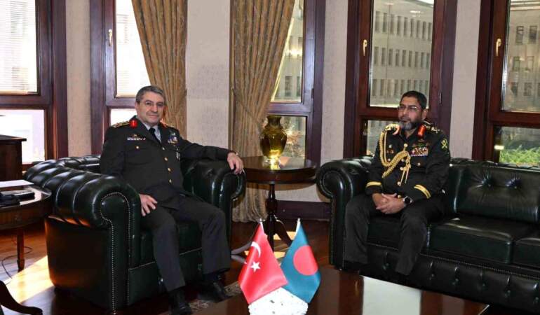 Bayraktaroğlu ve Waker-Uz-Zaman Görüşmesi
