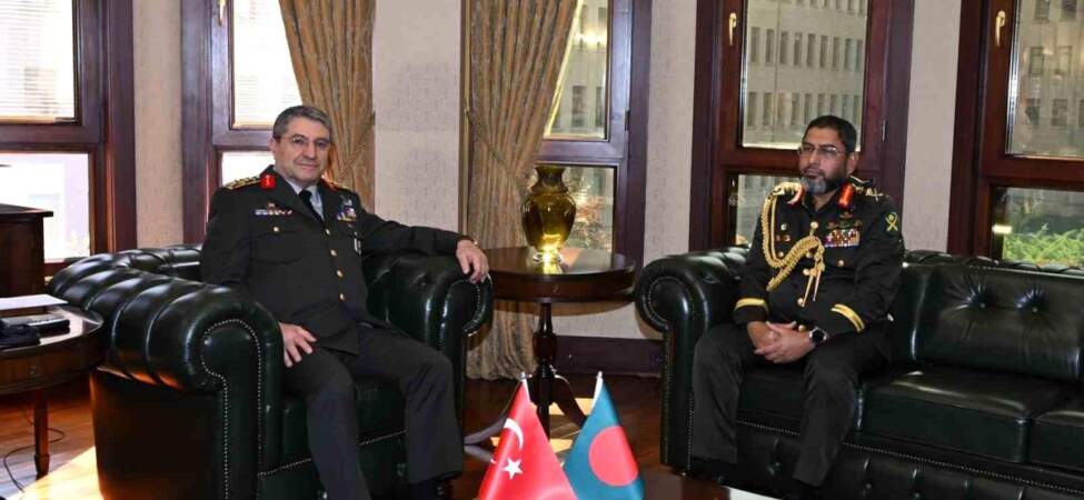 Bayraktaroğlu ve Waker-Uz-Zaman Görüşmesi