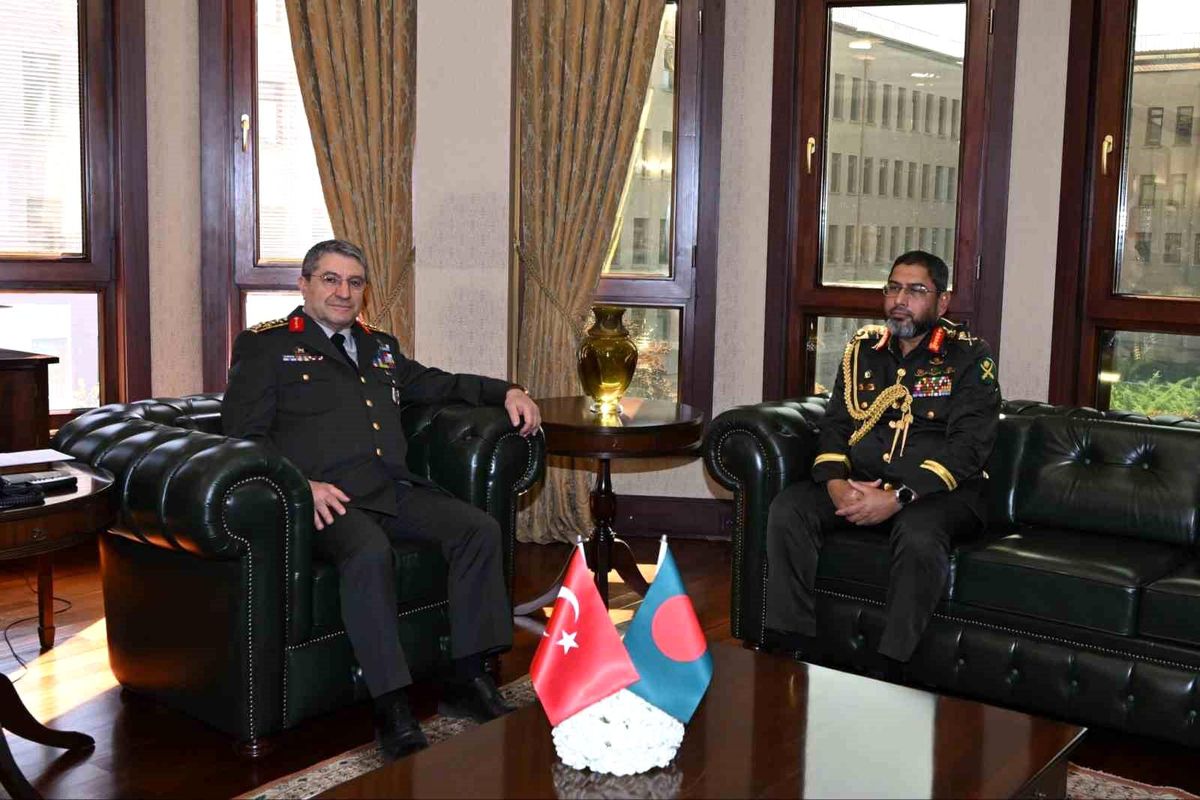 Bayraktaroğlu ve Waker-Uz-Zaman Görüşmesi