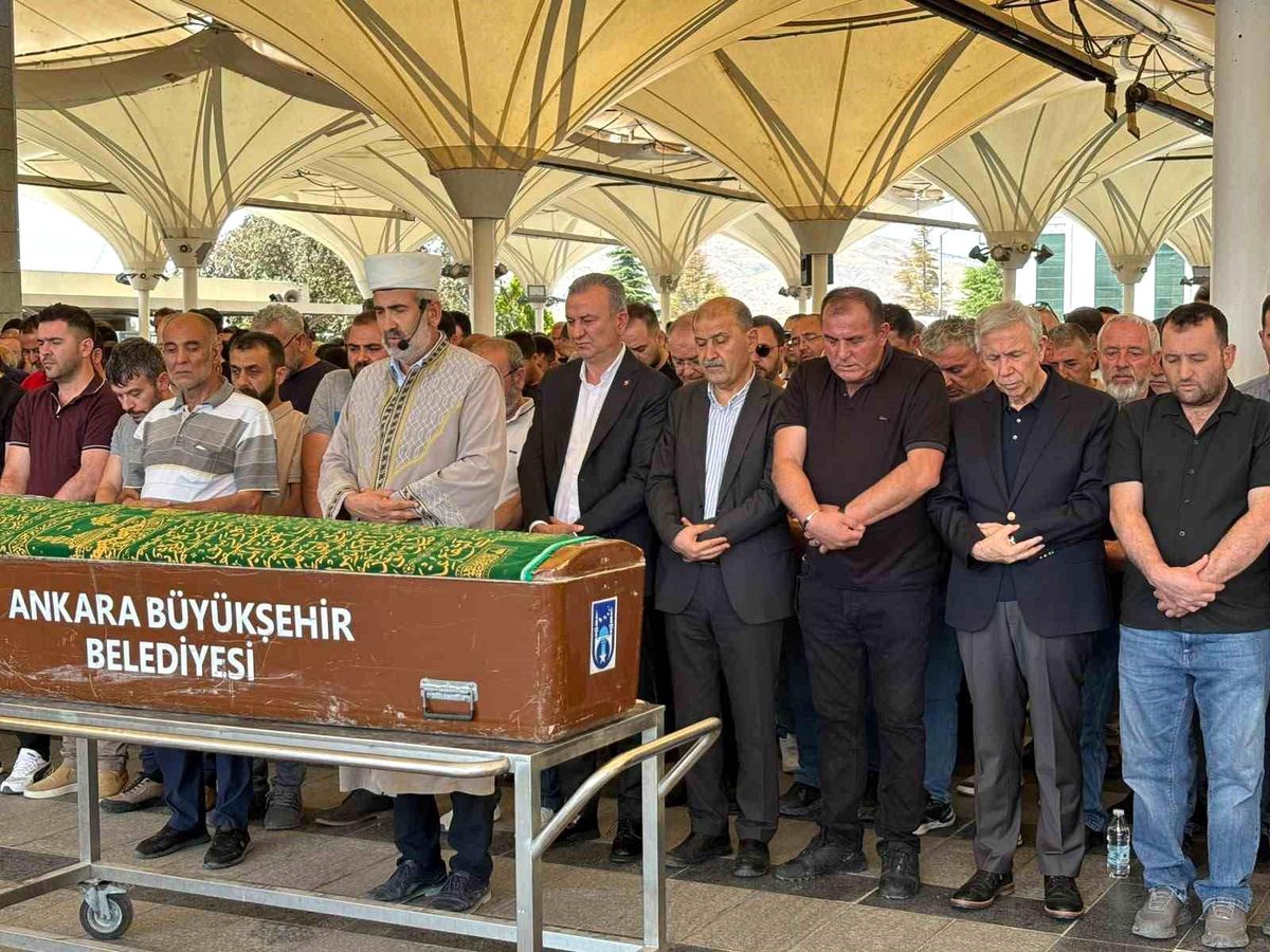 Hafriyat kamyonu kazasında vefat eden işçi son yolculuğuna uğurlandı