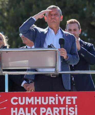 İl Başkanlarının görevden alınmasının ardından Özgür Özel partilileri nöbete çağırdı