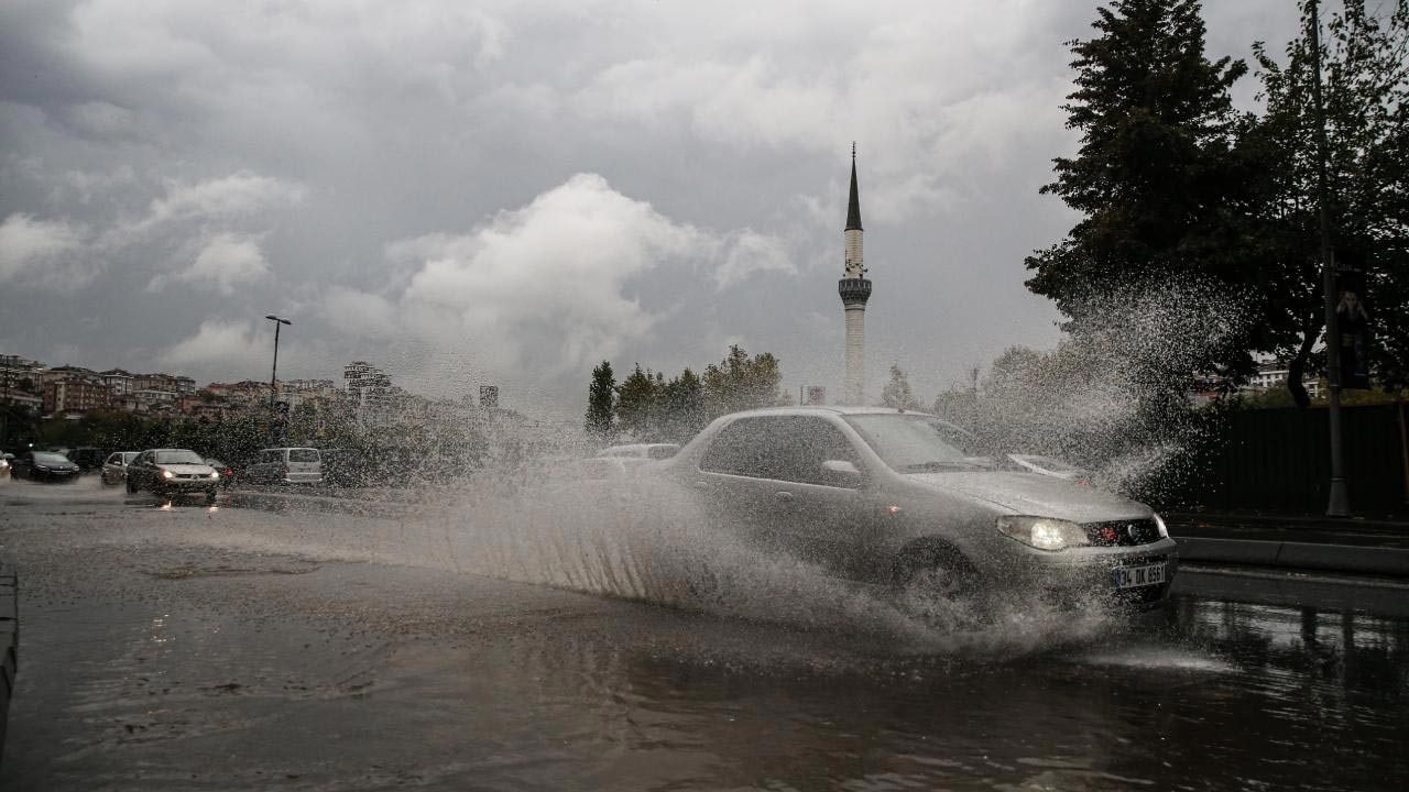 İstanbul İçin ‘Sarı’ Alarm! İçişleri Bakanlığı ve AKOM’dan Peş Peşe Sağanak Uyarısı