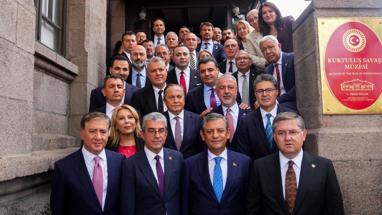 İşte YENİ Parti’nin A Takımı: Özgür Özel’in Kurmay Kadrosunda Kimler Var? Grup Başkanvekilleri, PM ve YDK Tam Liste