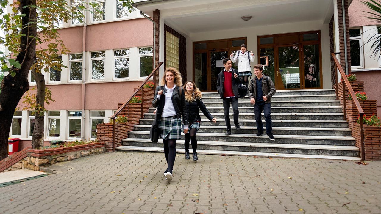 LGS Tercihleri İçin Geri Sayım Başladı: İşte İstanbul, Ankara ve İzmir’in En İyi Liseleri