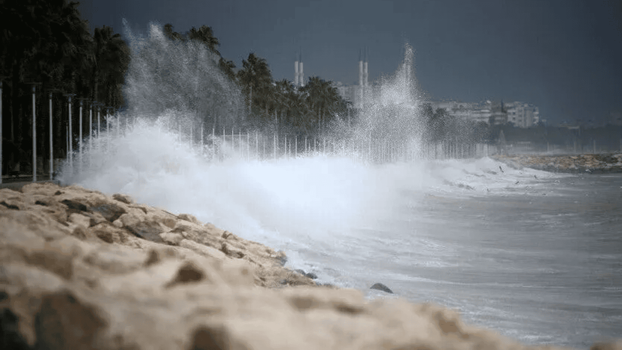 Meteoroloji Alarm Verdi: Marmara ve Kuzey Ege’de Kuvvetli Fırtına Uyarısı