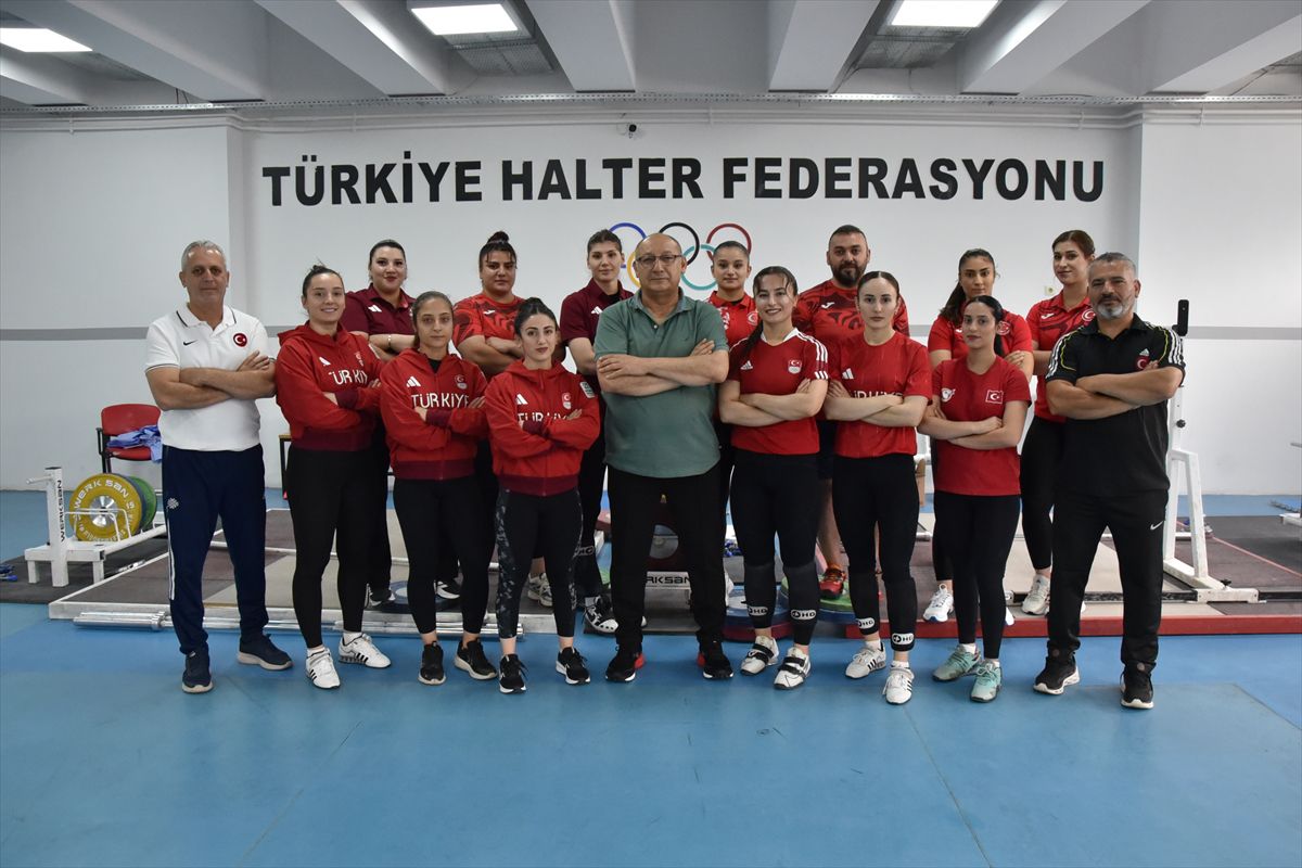 Milli Kadın Halter Takımı, Hazırlıklarını Sürdürüyor