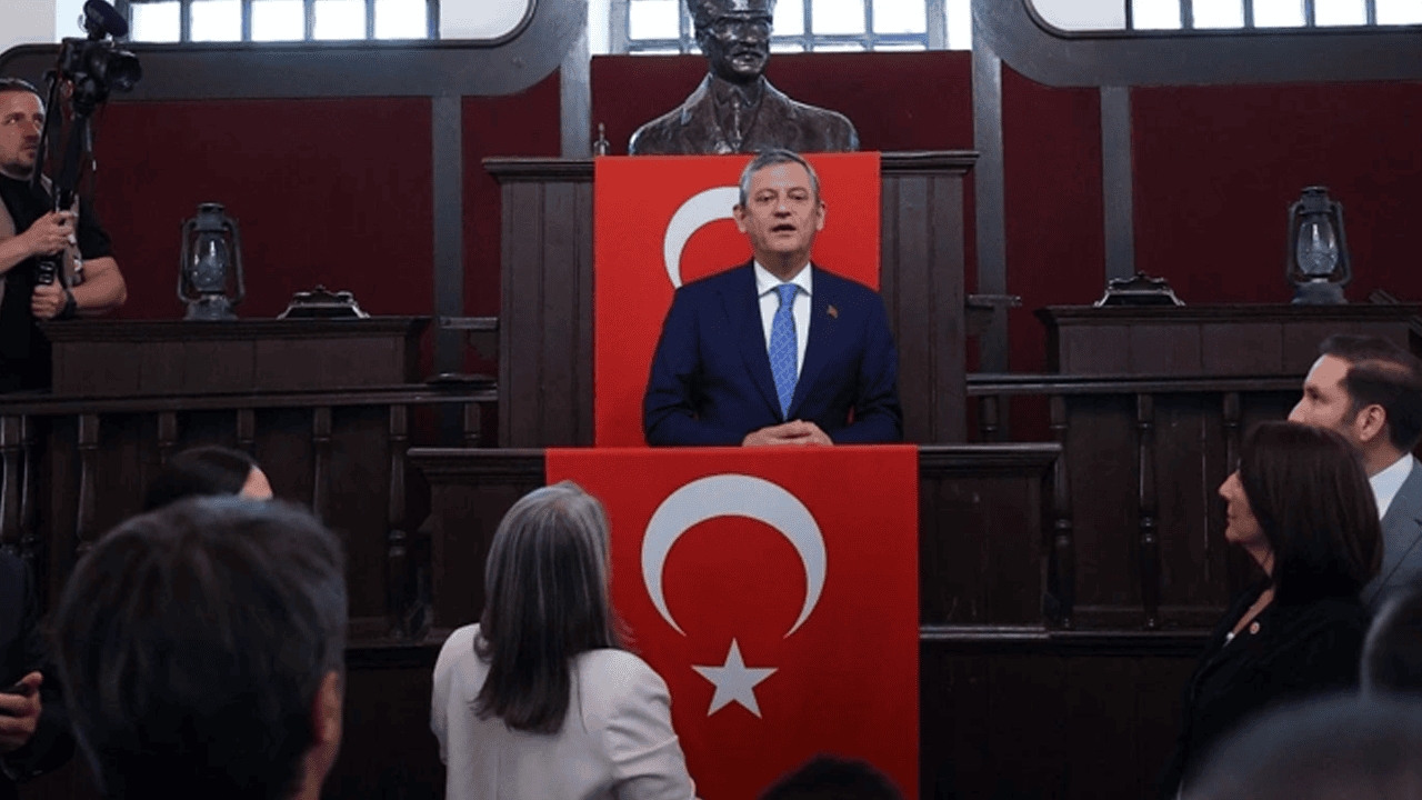 Özgür Özel’den Flaş Açıklama: ‘Yarın Anıtkabir’deyiz, Salı Günü Tüm İşlemler Bitecek’
