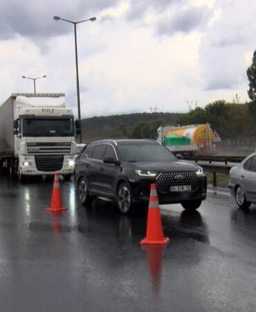 Pendik’te TIR Kazası: Trafik Yoğunluğu Oluştu