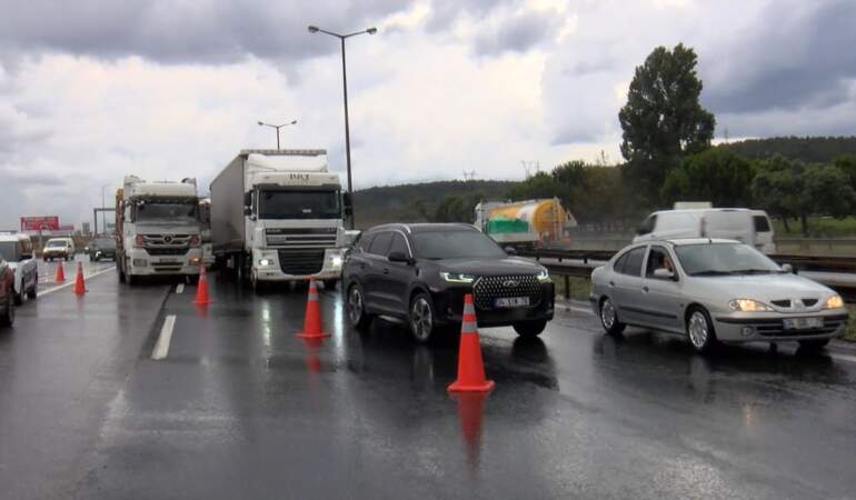 Pendik’te TIR Kazası: Trafik Yoğunluğu Oluştu