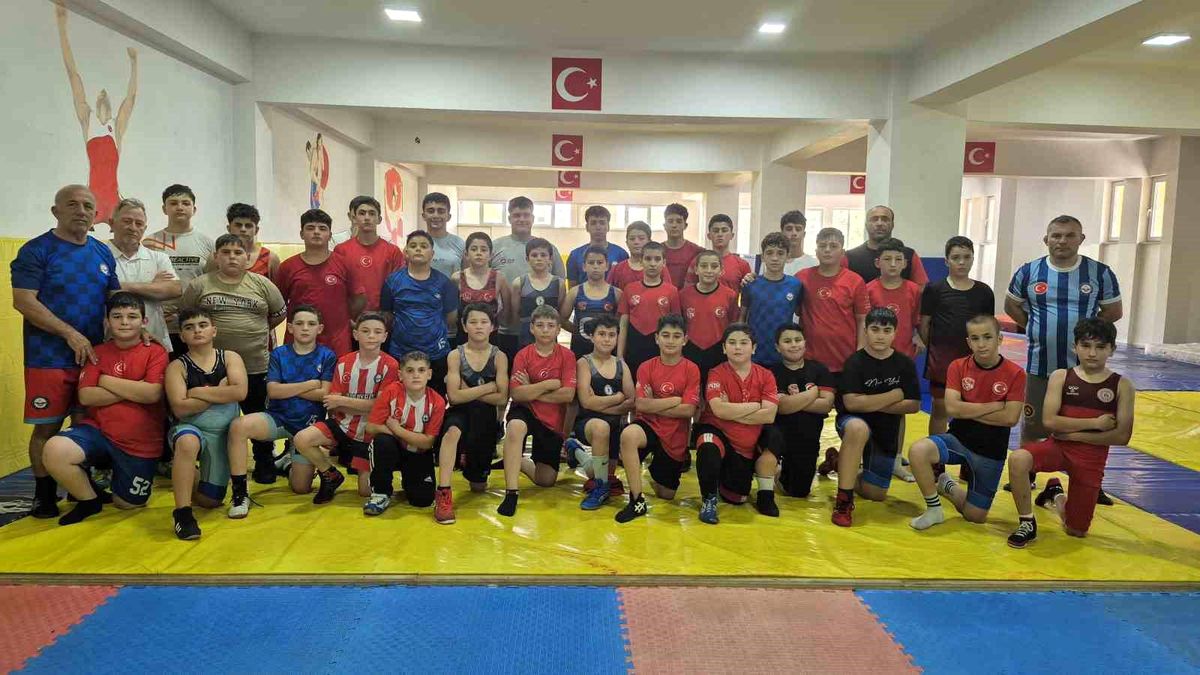 Sivas Demirspor, 30 Sporcu ile Türkiye Güreş Şampiyonası’na Katılıyor