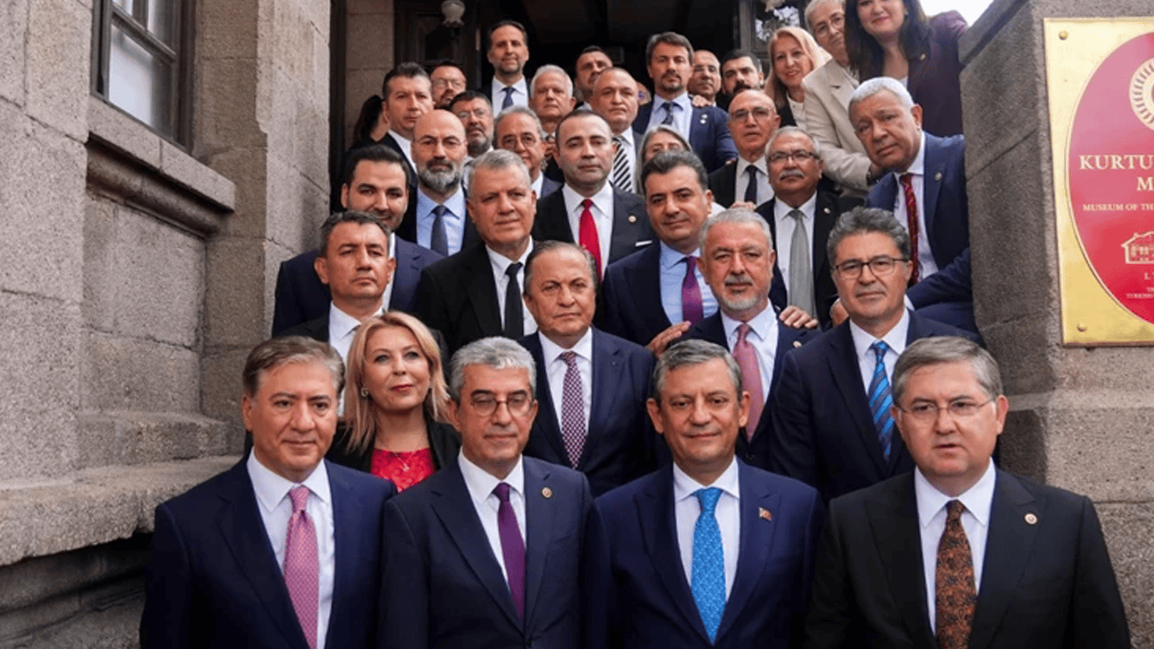 Kulisler Bu İddiayla Çalkalanıyor: YENİ Parti’den 10 Vekil İstifa Edebilir