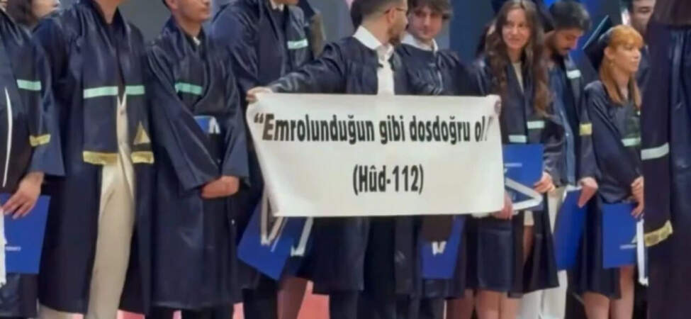 YÖK Harekete Geçti: Yeditepe’de Üniversitesi’nde ‘Ayet İçerikli Pankart Engellendi’ İddiasına Soruşturma