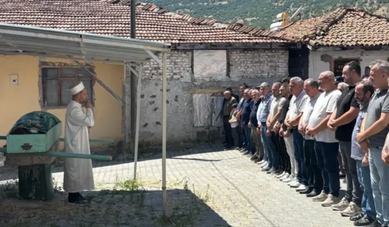 Ankara’da Komşusu Tarafından Öldürülen Yönetici Yardımcısı Son Yolculuğuna Uğurlandı