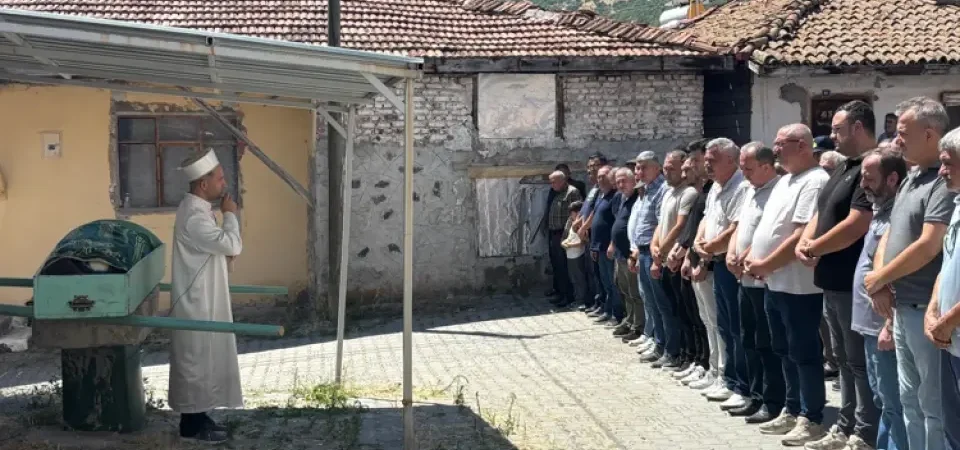 Ankara’da Komşusu Tarafından Öldürülen Yönetici Yardımcısı Son Yolculuğuna Uğurlandı