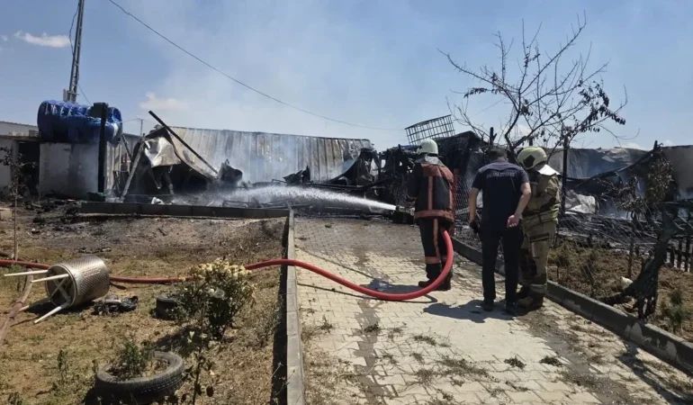 Ankara’da 3 Ev Alevlere Teslim Oldu! Evler Kullanılamaz Hale Geldi