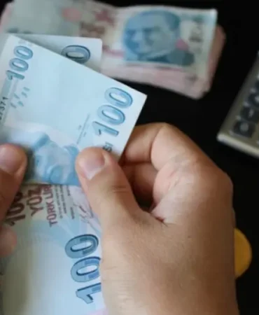 Bankaya Bu 2 Soruyu Sormadan İmza Atan Emekli Büyük Kaybediyor: İşte 30 Bin TL Promosyonun Gerçek Yüzü