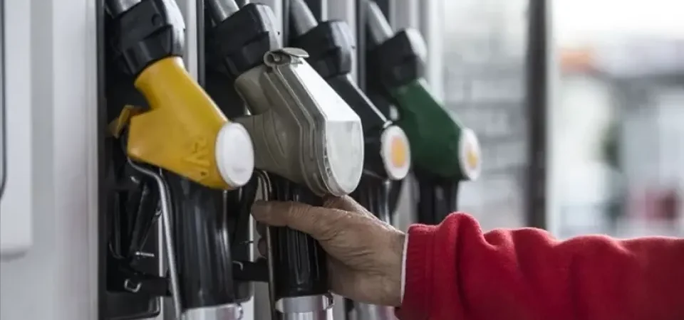 Motorine Bu Gece Zam Geliyor: Akaryakıtta Tabela Değişiyor