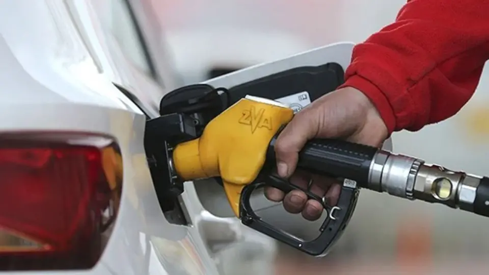 Akaryakıtta Sevindiren Gelisme: Benzine İndirim Geliyor