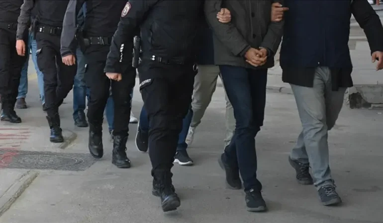 Ankara’da Kız Çocuklarını Taciz Ettiği İddiasıyla Yaşlı Adamı Darp Eden Şüpheli Yeniden Gözaltında