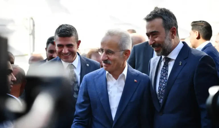 Haymanalının Yol ve İletişim Hasreti Bitiyor: Bakan Uraloğlu’ndan Çifte Müjde