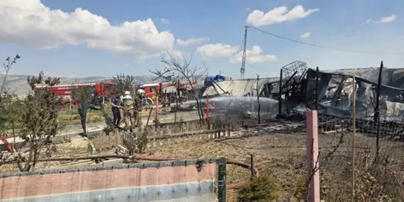 Ankara’da Yangın Dehşeti: 3 Ev Alevlere Teslim Oldu