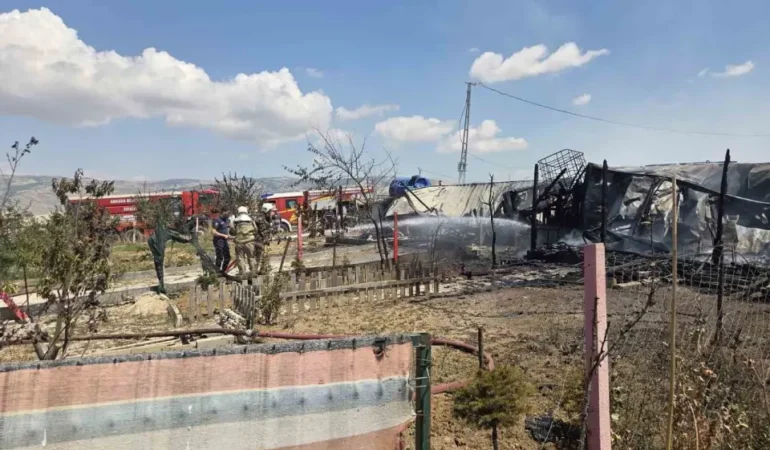 Ankara’da Yangın Dehşeti: 3 Ev Alevlere Teslim Oldu