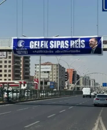 Diyarbakır’da Erdoğan İçin Kürtçe Pankart: “Çok Teşekkürler Reis”