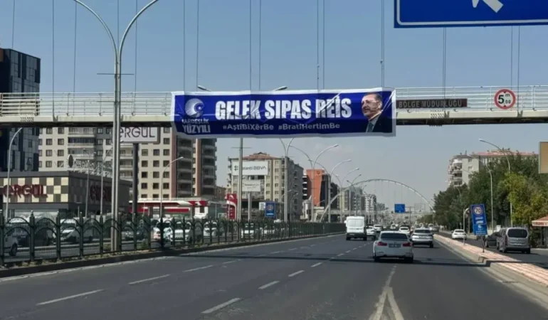 Diyarbakır’da Erdoğan İçin Kürtçe Pankart: “Çok Teşekkürler Reis”