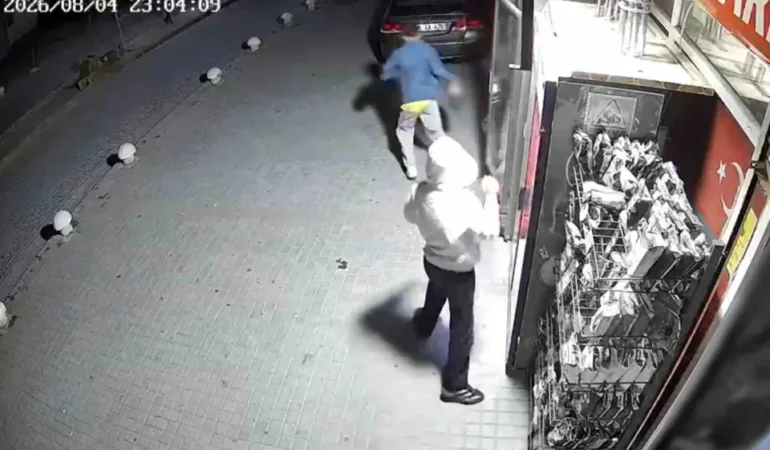 Ankara’da Marketten İçecek Çalan Çocuklar Güvenlik Kamerasına Yansıdı