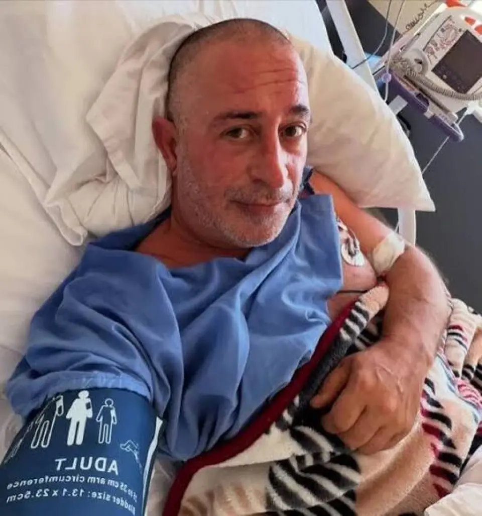 Cem Yılmaz Etkinlikte Baston Kullanırken Görüntülendi