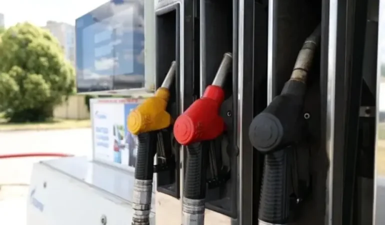 Akaryakıtta Üç Haneli Dönem: Motorin 100 TL’yi Aşınca EPDK’dan Tabela Düzenlemesi