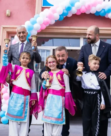 Başkan Odabaşı İlk Ders Zilinde Öğrencileri Yalnız Bırakmadı