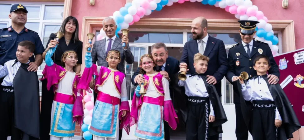Başkan Odabaşı İlk Ders Zilinde Öğrencileri Yalnız Bırakmadı